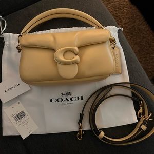 Coach Pillow Tabby 18 Vanilla